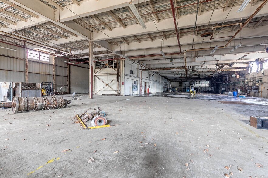 More Photos Of 1190 Huntington Rd, Huntington Manufacturing For Lease