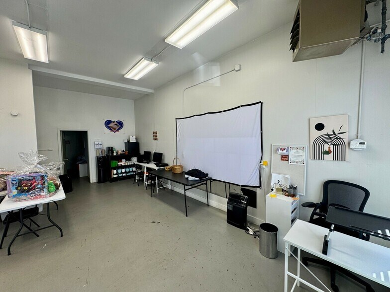 More Photos Of 3665 S Federal Blvd, Sheridan General Retail For Sale