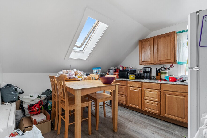 More Photos Of 635 637 Fall River Ave, Seekonk Apartments For Sale