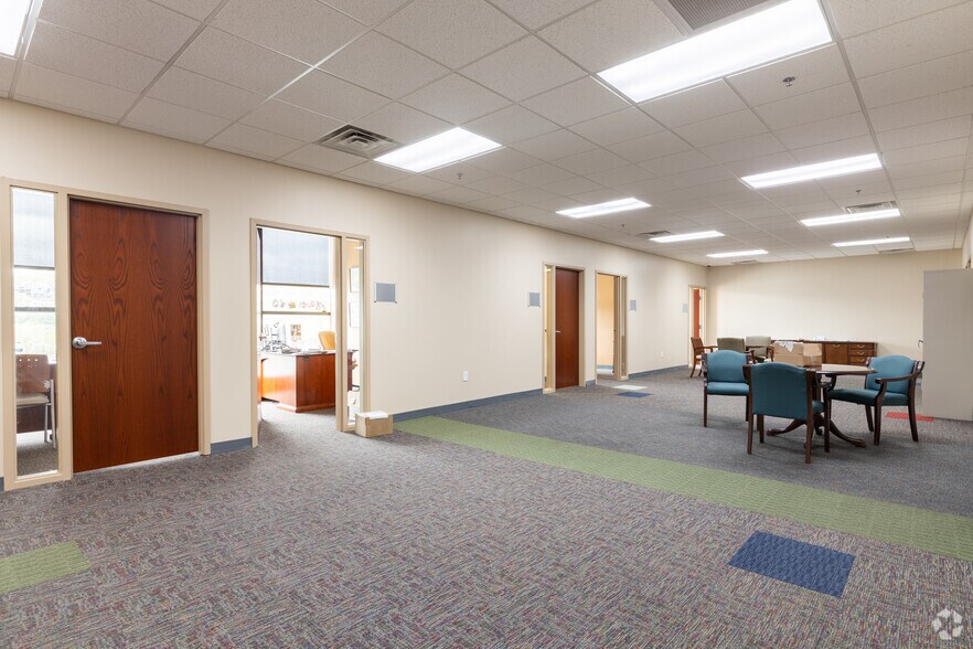 More Photos Of 119 Fairfield Ave, Bellevue Office For Lease
