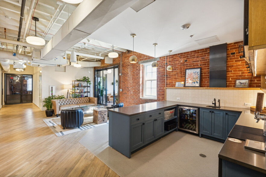 More Photos Of 3309 Elm St, Dallas Medical For Lease