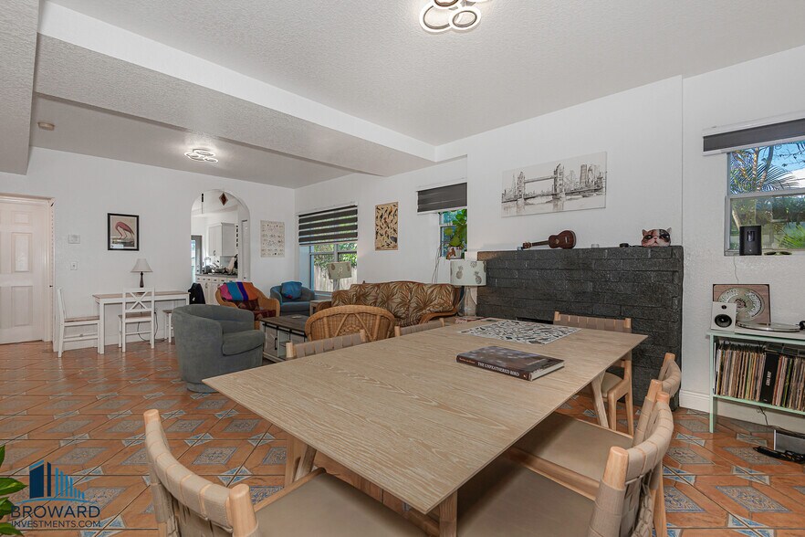 More Photos Of 330 SW 20th St, Fort Lauderdale Multifamily For Sale