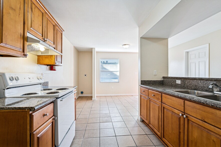 More Photos Of 3300 Garden Oaks Dr, New Orleans Apartments For Sale