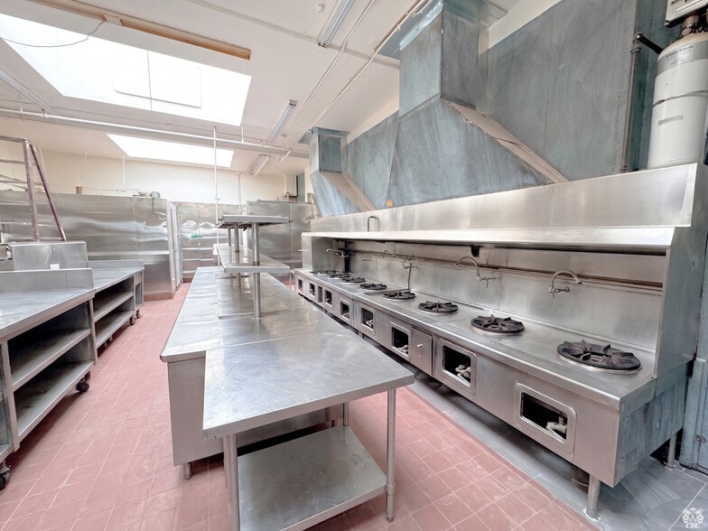 More Photos Of 6135 Geary Blvd, San Francisco Restaurant For Lease