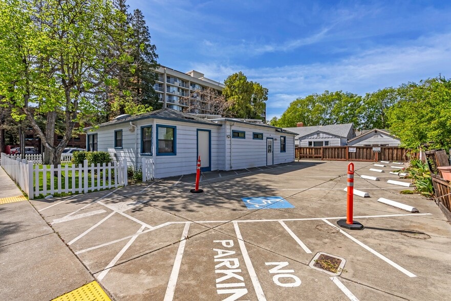 Primary Photo Of 2291 Pacheco St, Concord Medical For Lease