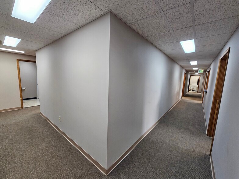 More Photos Of 30 Spring Mill Ct, Mooresville Office For Sale