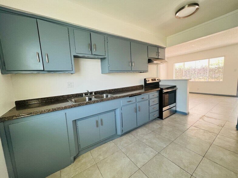 More Photos Of 1775 Locust Ave, Long Beach Apartments For Sale