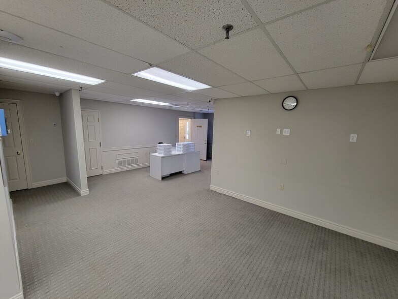 More Photos Of 285 Littleton Rd, Westford Office Residential For Sale