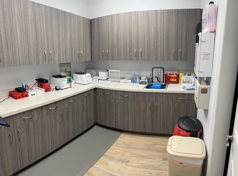 More Photos Of 1104 Kyle Wood Ln, Brandon Medical For Sale