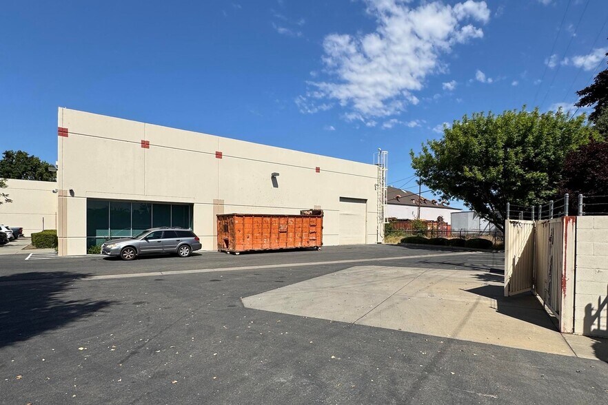 More Photos Of 281 Lathrop Way, Sacramento Warehouse For Lease