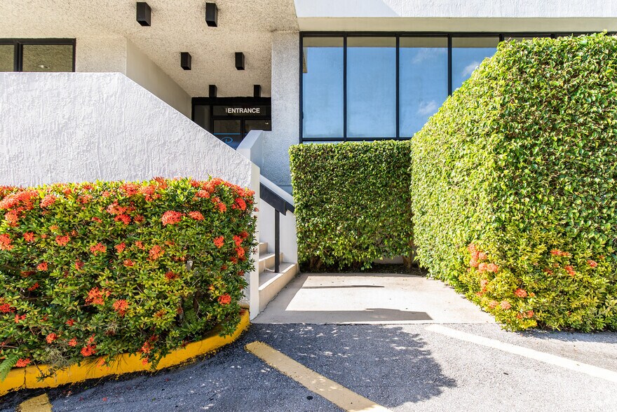 More Photos Of 1499 W Palmetto Park Rd, Boca Raton Office For Lease
