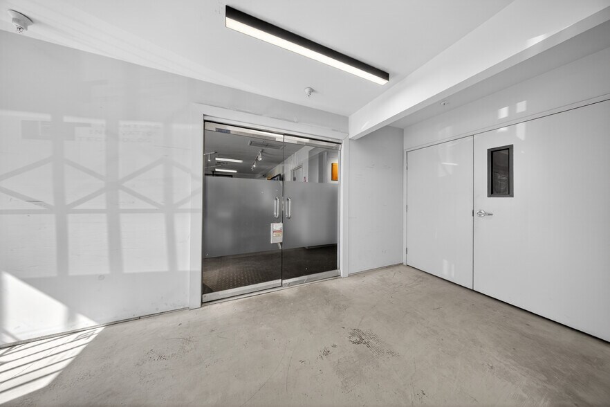 More Photos Of 7700 Densmore Ave, Van Nuys Warehouse For Lease