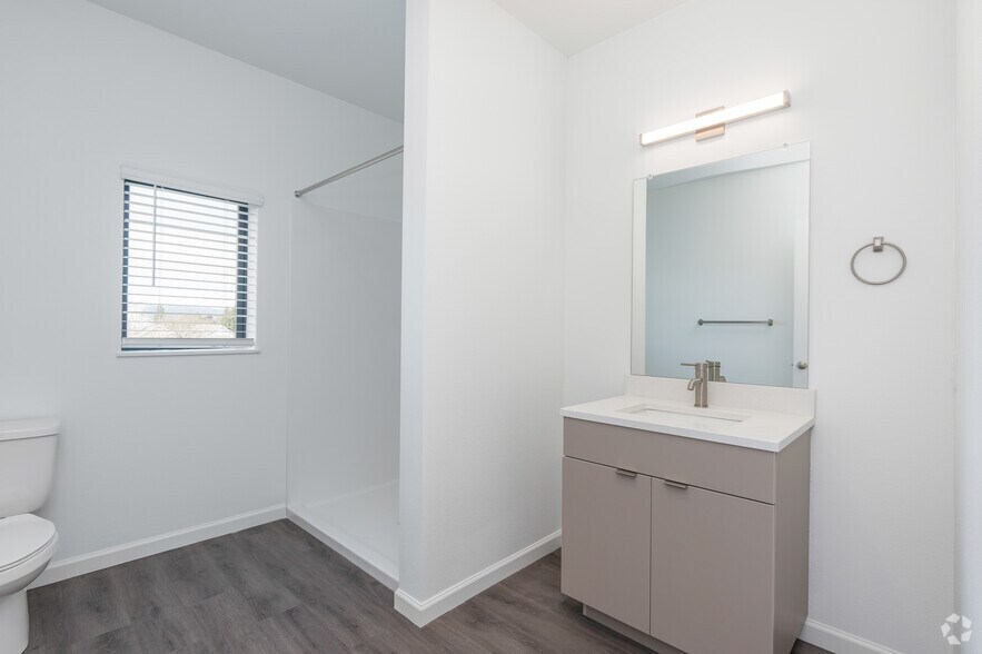More Photos Of 2171 N Rosa Parks Way, Portland Apartments For Sale