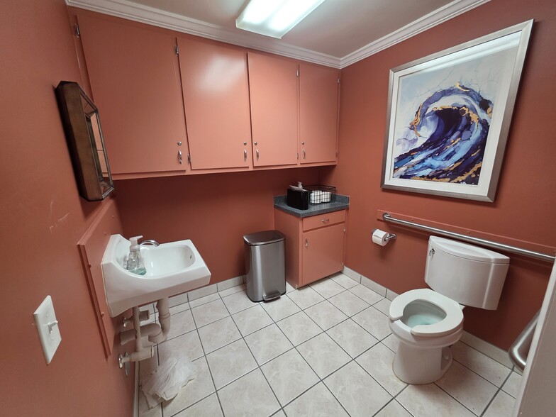 More Photos Of 1 N 16th St, Wilmington Medical For Lease