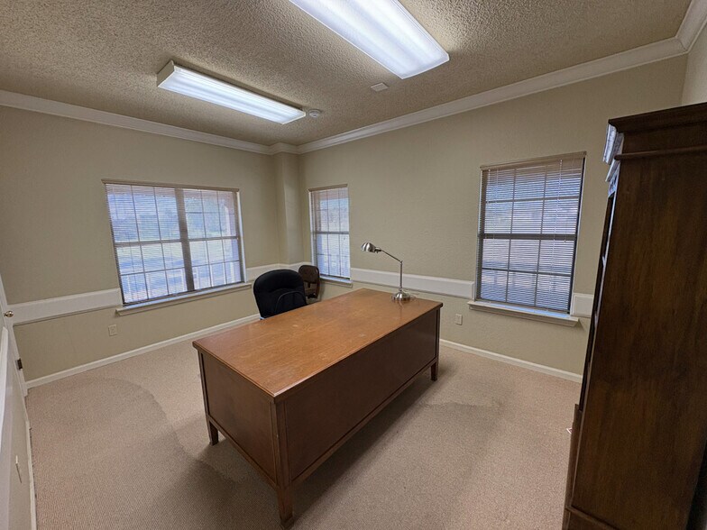 More Photos Of 12192 Tx-62, Orange Office Residential For Sale