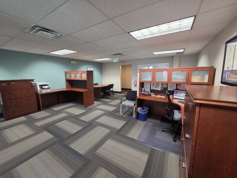 More Photos Of 6610 N Shadeland Ave, Indianapolis Office For Sale