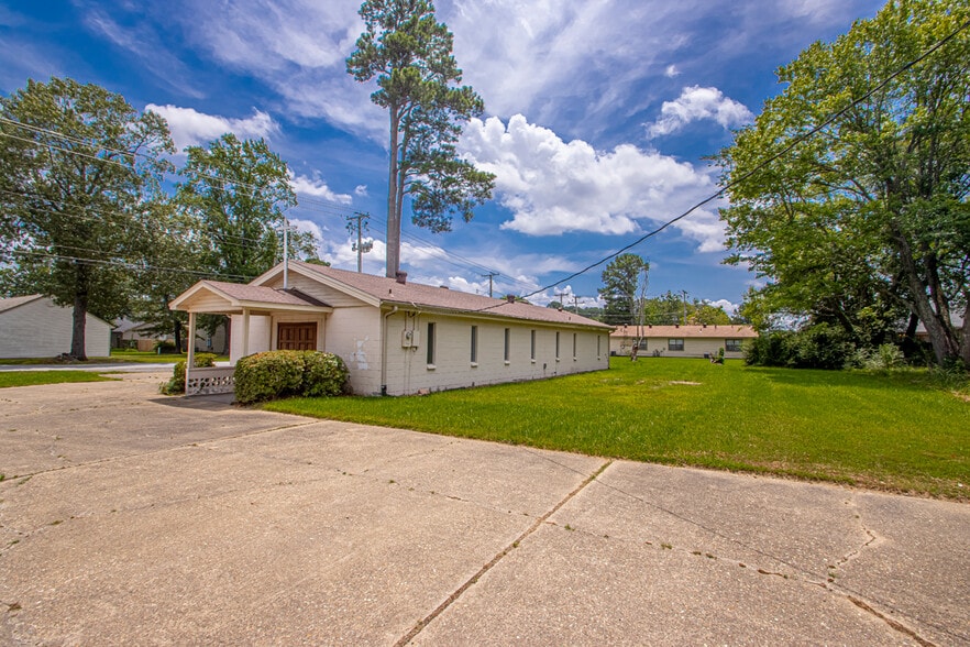 More Photos Of 201 SW 3rd St, Bryant Religious Facility For Sale