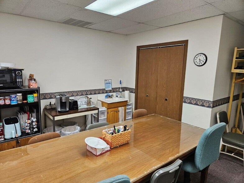 More Photos Of 118 E 2nd St, Miller Office For Sale