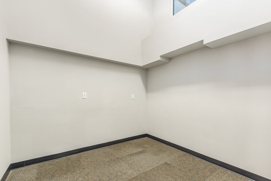 More Photos Of 1251 W Broad St, Columbus Storefront Retail Office For Sale