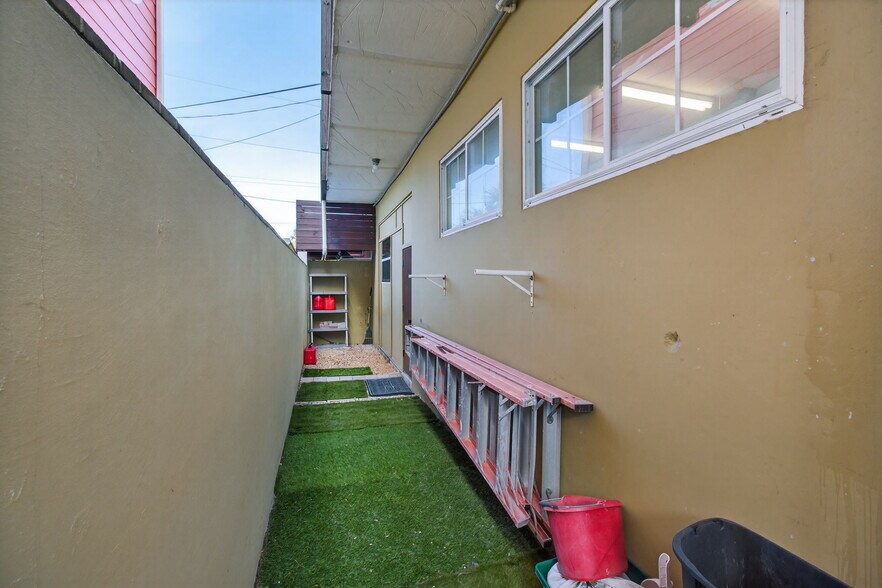 More Photos Of 5657 Shore S blvd, Gulfport Specialty For Sale