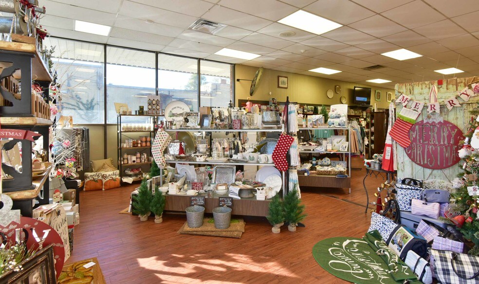 More Photos Of 420 Johnson St SE, Dawson Storefront Retail Office For Sale