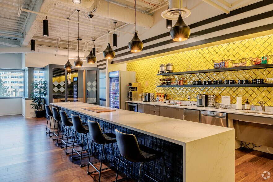 More Photos Of 6400 S Fiddlers Green Cir, Greenwood Village Coworking Space