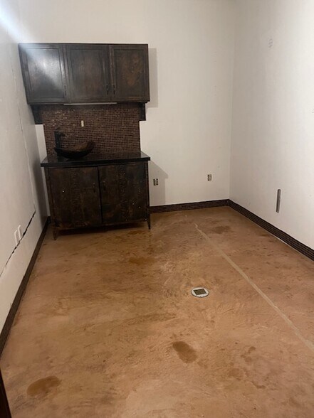 More Photos Of 73600 Alessandro Dr, Palm Desert Health Club For Sale