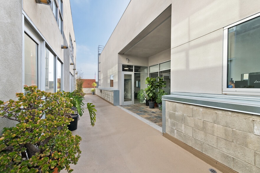 More Photos Of 2256 Barry Ave, Los Angeles Office For Sale