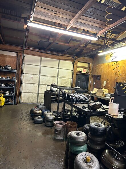 More Photos Of 2547 Valley St, Dayton Auto Repair For Sale