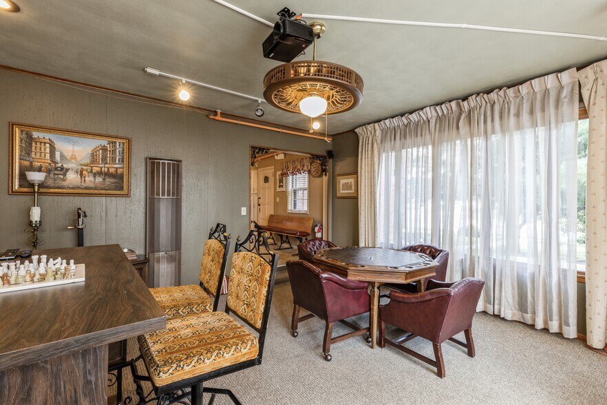 More Photos Of 324 1st St, Des Moines General Retail For Sale