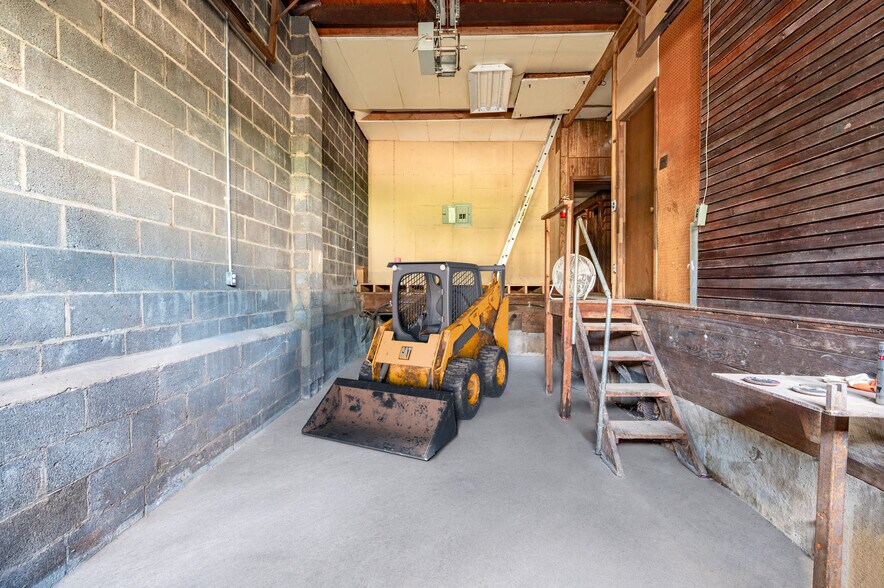 More Photos Of 12 Fairview Ave, Edison Service For Lease