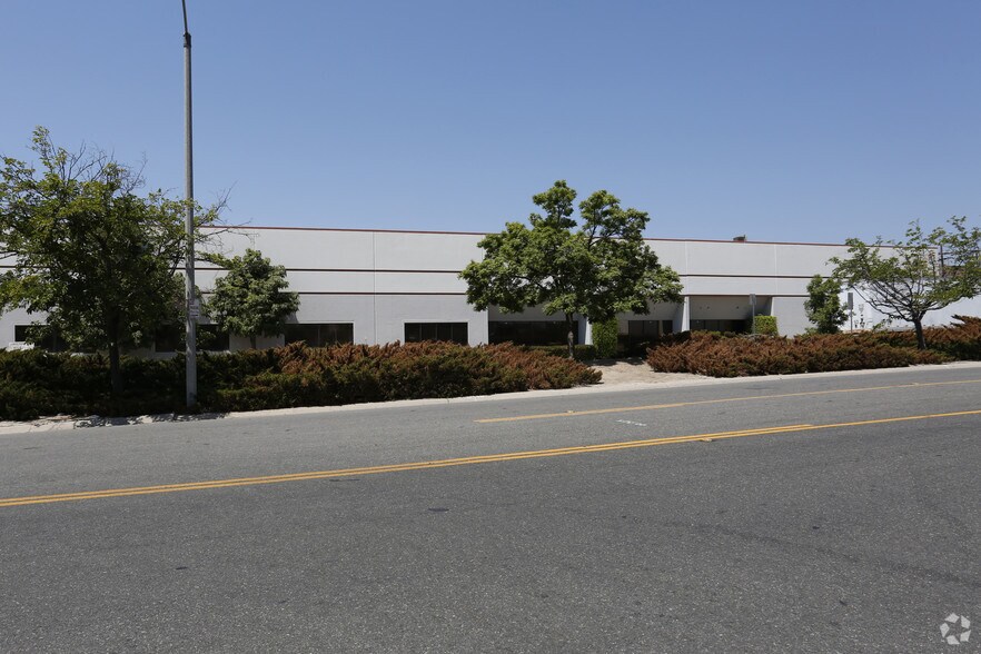 More Photos Of 1167 Lawrence Dr, Newbury Park Warehouse For Lease