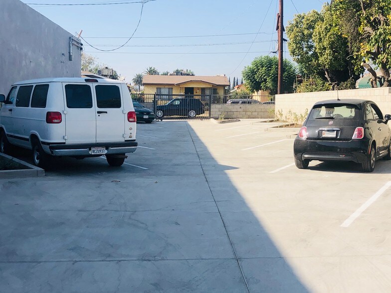 More Photos Of 3751 E Olympic Blvd, Los Angeles Showroom For Lease