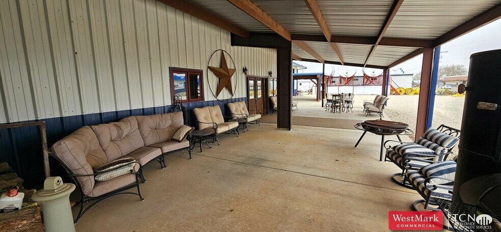 More Photos Of 824 Avenue B, Abernathy Service Station For Sale