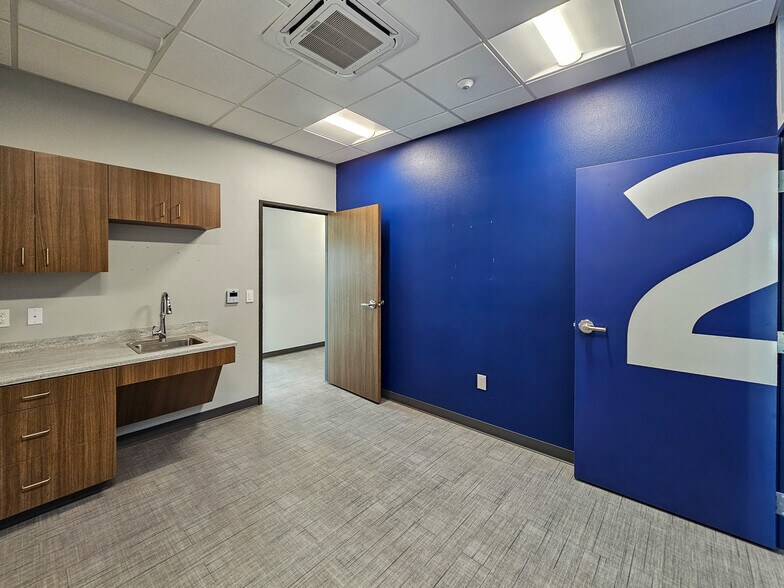 More Photos Of 6450 Central Park Blvd, Abilene Medical For Lease