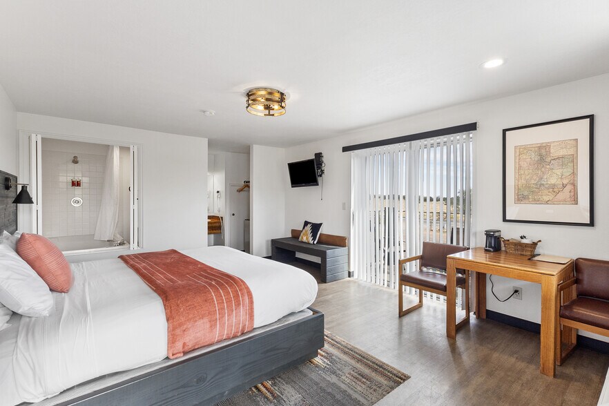 More Photos Of 955 E Utah State Route 24, Torrey Hotel For Sale