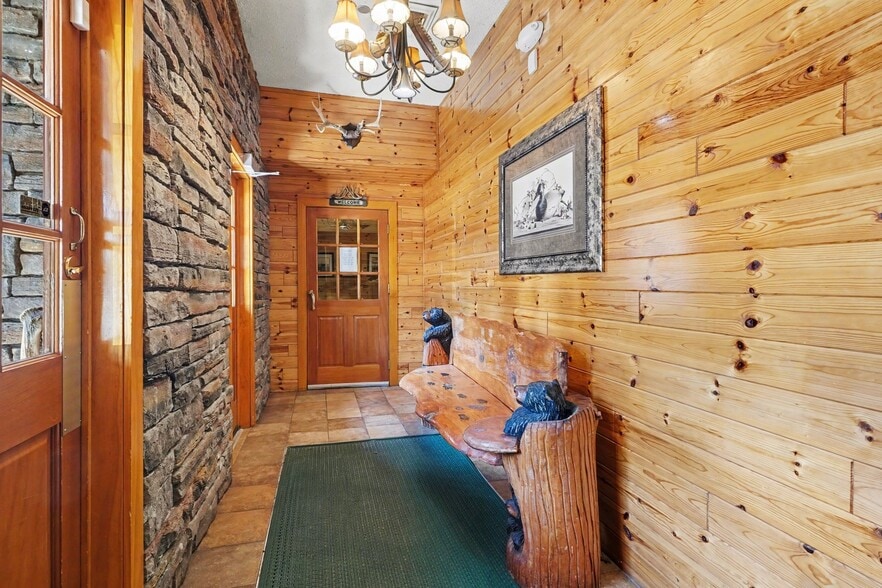 More Photos Of 1222 N US 23, East Tawas Restaurant For Sale