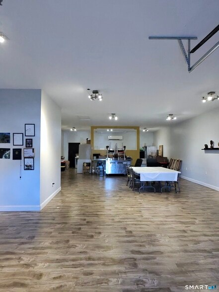 More Photos Of 400 Chapel Rd, South Windsor Light Manufacturing For Sale