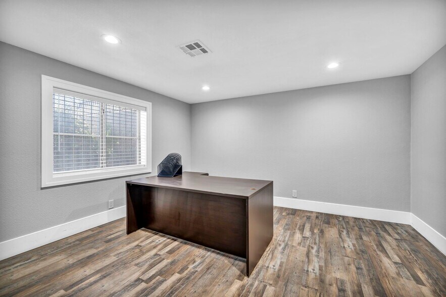 More Photos Of 9275 S Jones Blvd, Las Vegas Industrial For Sale