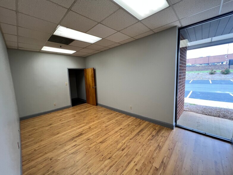 More Photos Of 2575 Cobb International Blvd, Kennesaw Warehouse For Lease