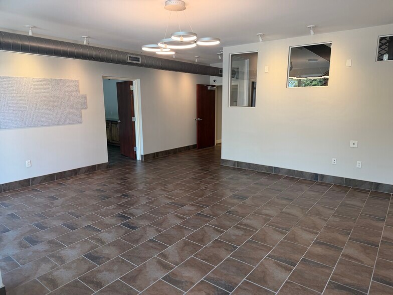 More Photos Of 508 E North St, Greenville Office For Lease