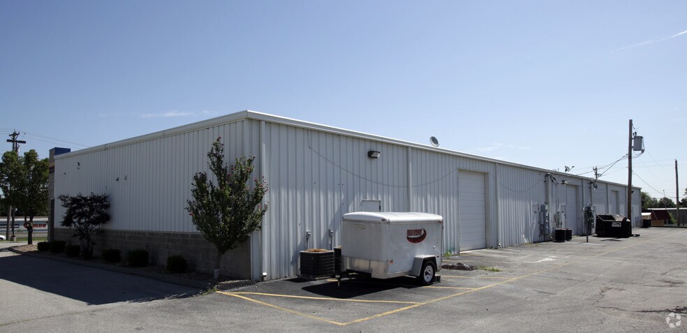 More Photos Of 802-814 Mid Point Dr, O'Fallon Flex For Lease