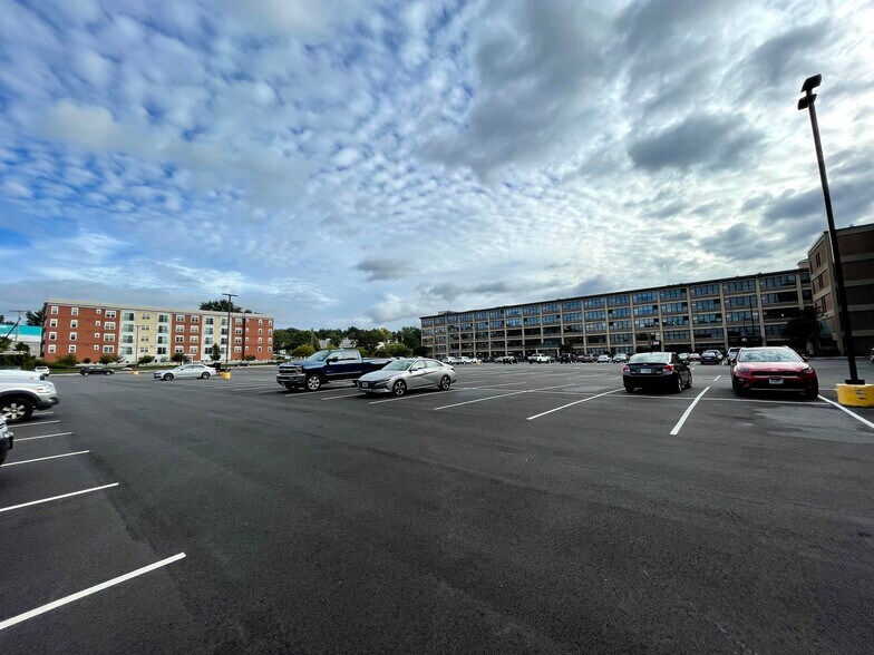 More Photos Of 1 Sundial Ave, Manchester Office For Lease