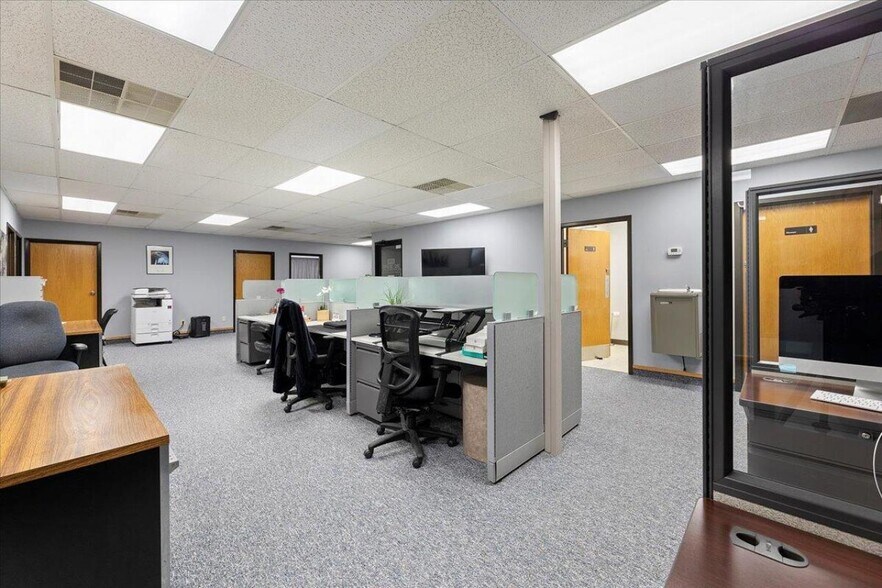 More Photos Of 100 E Broadway St, Council Bluffs Office For Sale