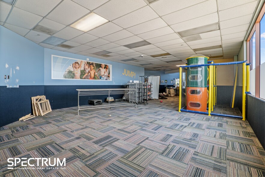 More Photos Of 1335 Rancho Vista Blvd, Palmdale Freestanding For Lease