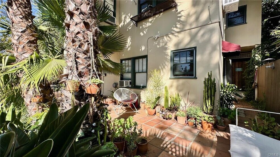 More Photos Of 3201 Hamilton Way, Los Angeles Apartments For Sale