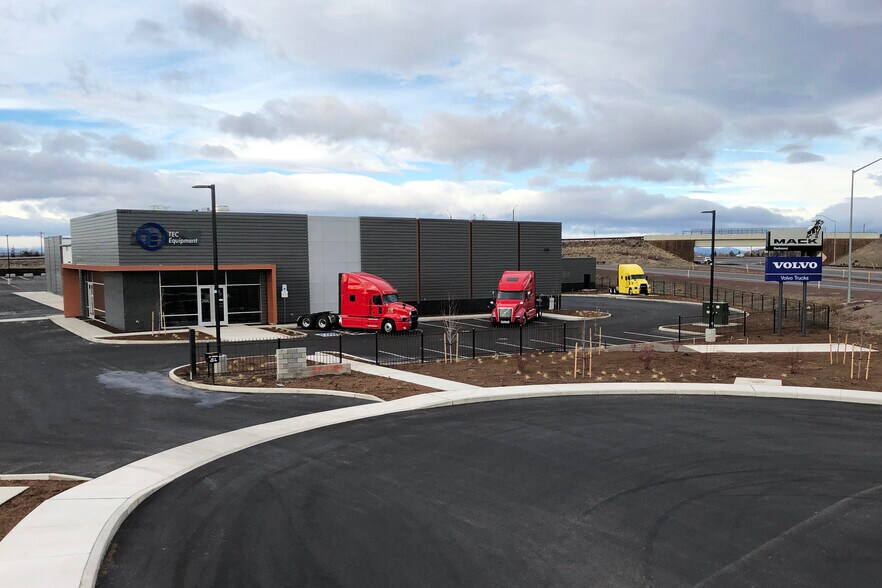 Primary Photo Of 2475 NW Canal Blvd, Redmond Flex For Lease