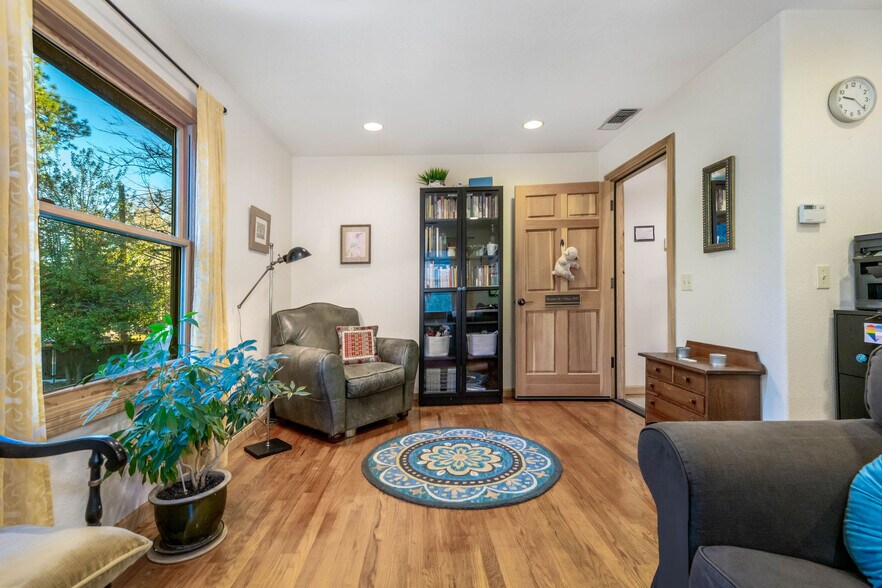 More Photos Of 825 Zion St, Nevada City Office For Sale