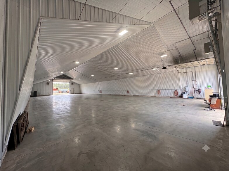More Photos Of 925 E Melendy St, Ludington Warehouse For Lease