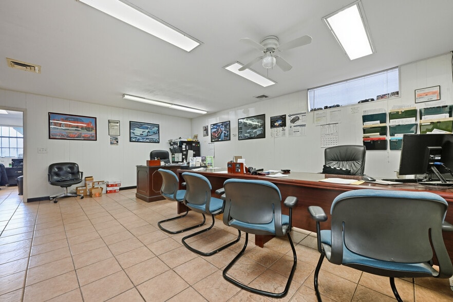 More Photos Of 11 Lucon Dr, Deer Park Showroom For Sale